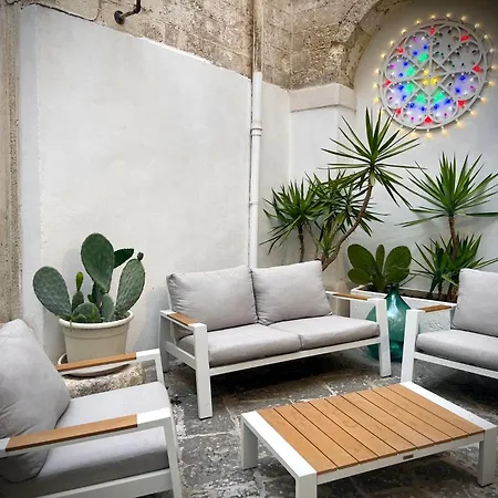 Bed & Breakfast Casa Manfredi Diomede 4*